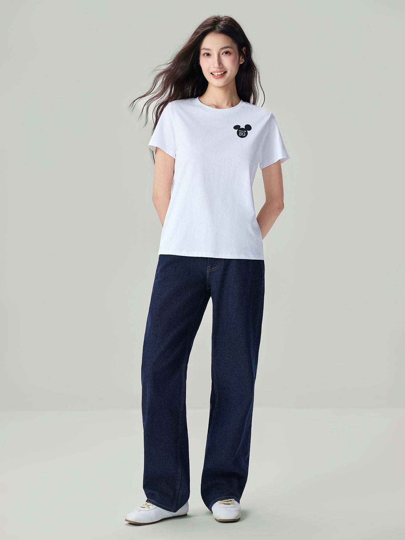 SG_05396017001_RW01_3_0_1_1290_1720.jpg;color:Signature White