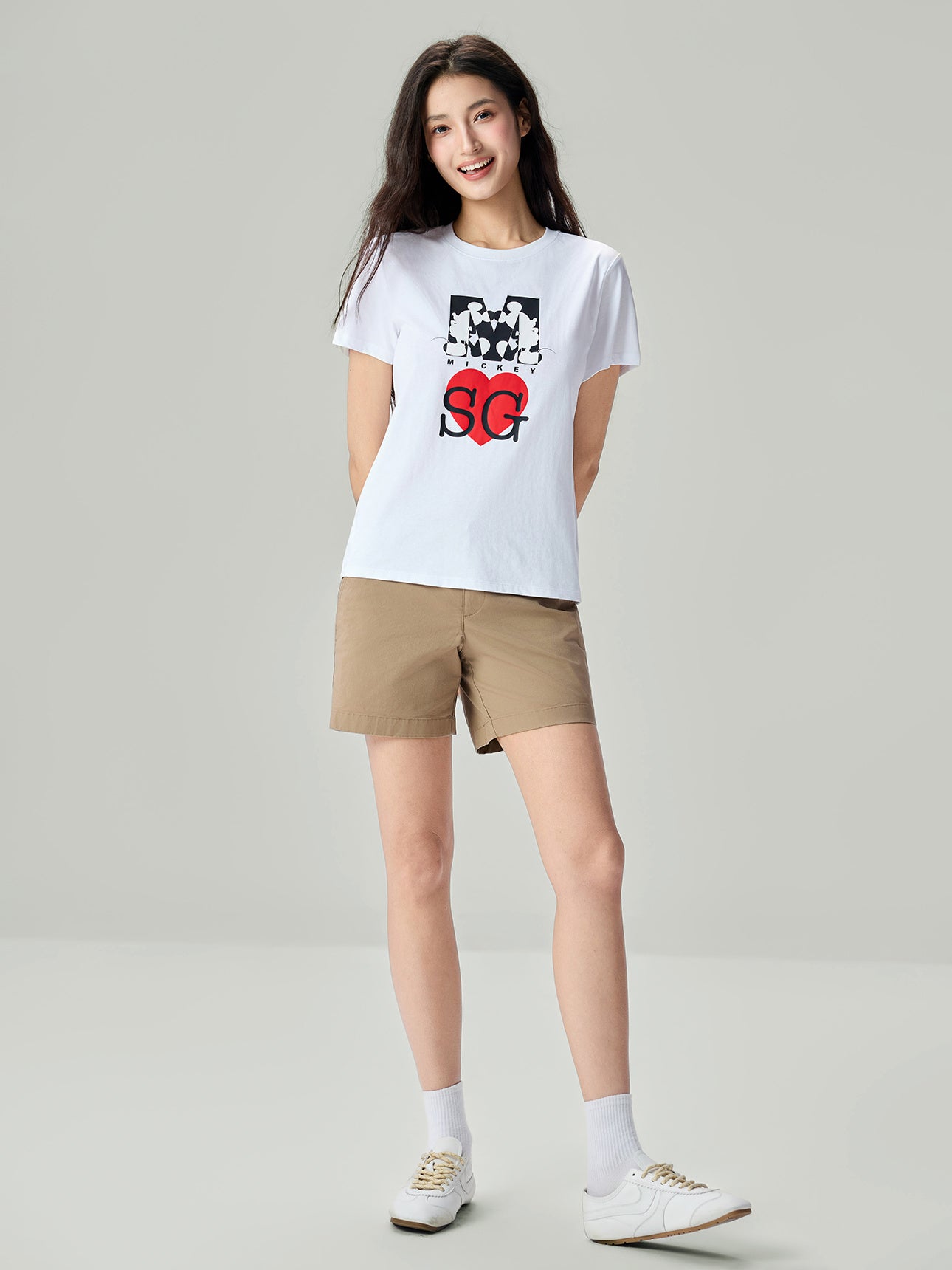 SG_05396016001_RW01_3_0_1_1290_1720.jpg;color:Signature White
