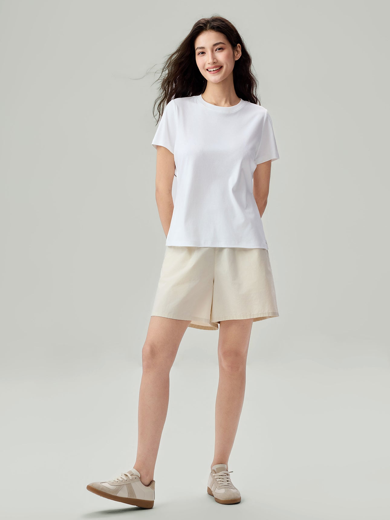 SG_05326271001_RW01_3_0_1_1290_1720.jpg;color:Signature White