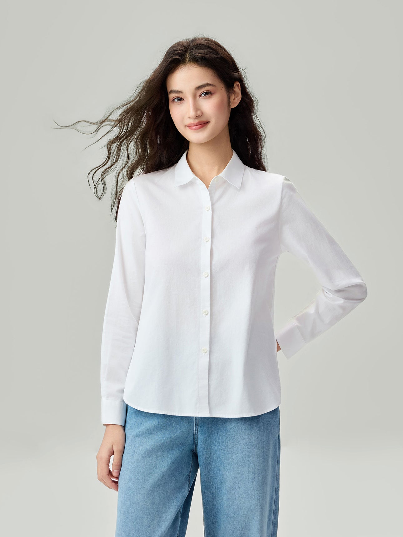 SG_05346052001_RW01_3_0_3_1290_1720.jpg;color:Signature White