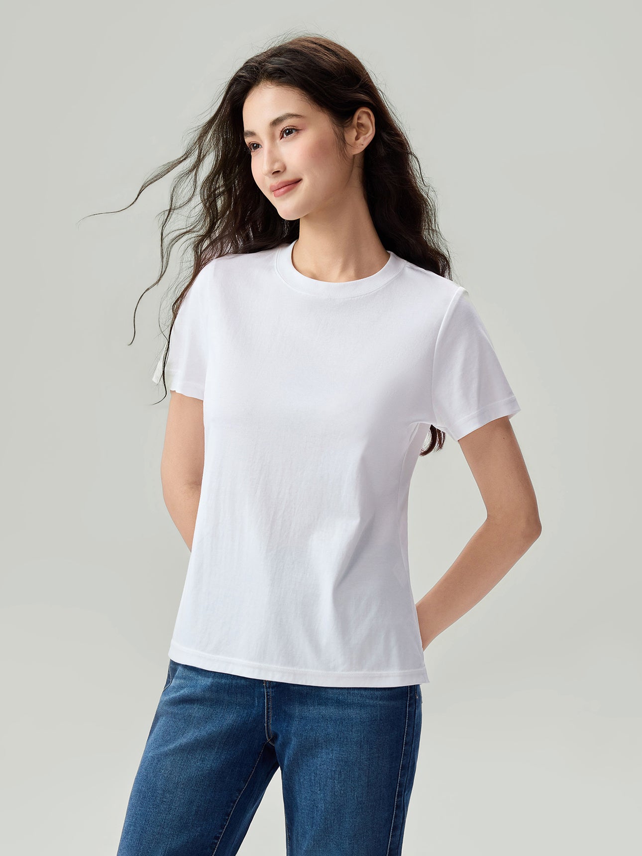 SG_05326295001_RW01_3_0_3_1290_1720.jpg;color:Signature White