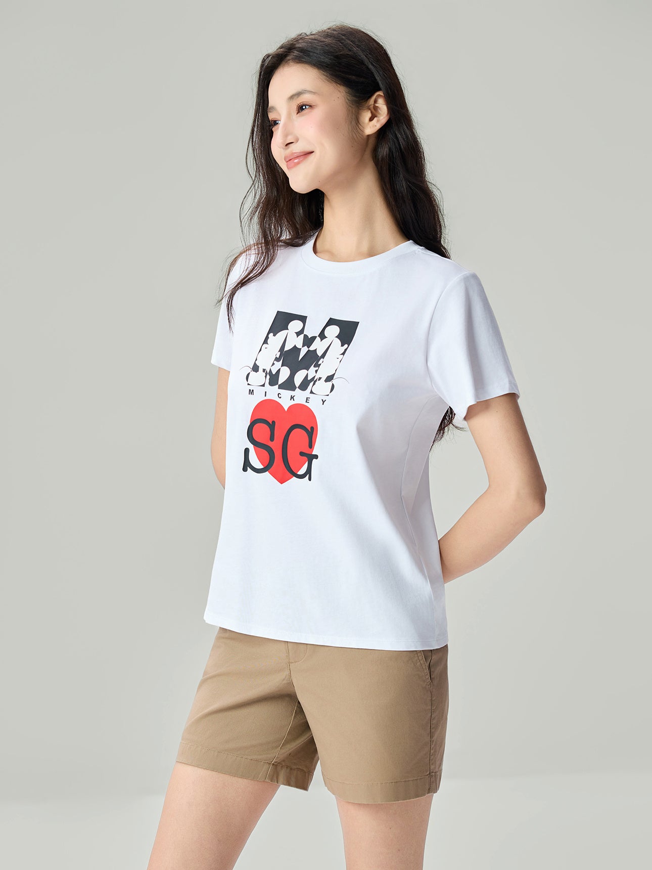 SG_05396016001_RW01_3_0_4_1290_1720.jpg;color:Signature White