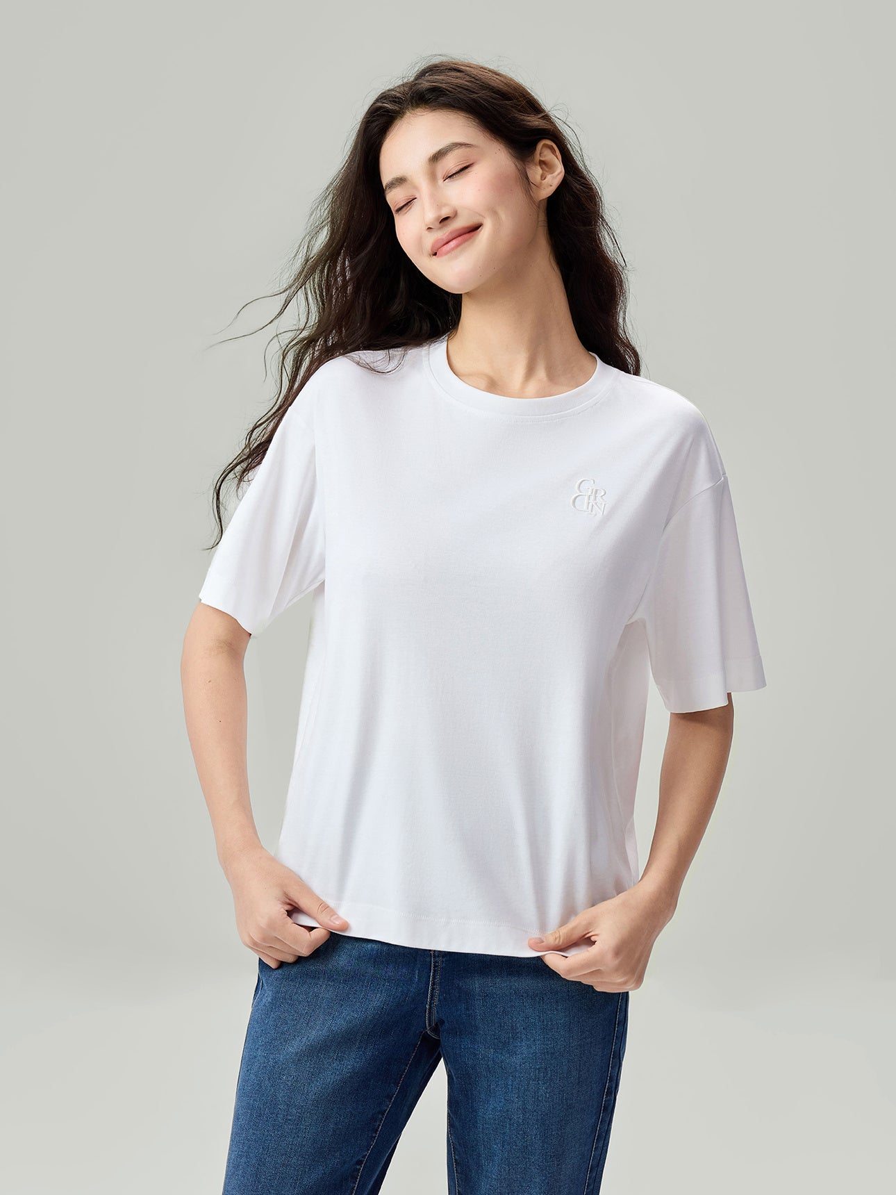 SG_05326219002_RW01_3_0_5_1290_1720.jpg;color:Signature White