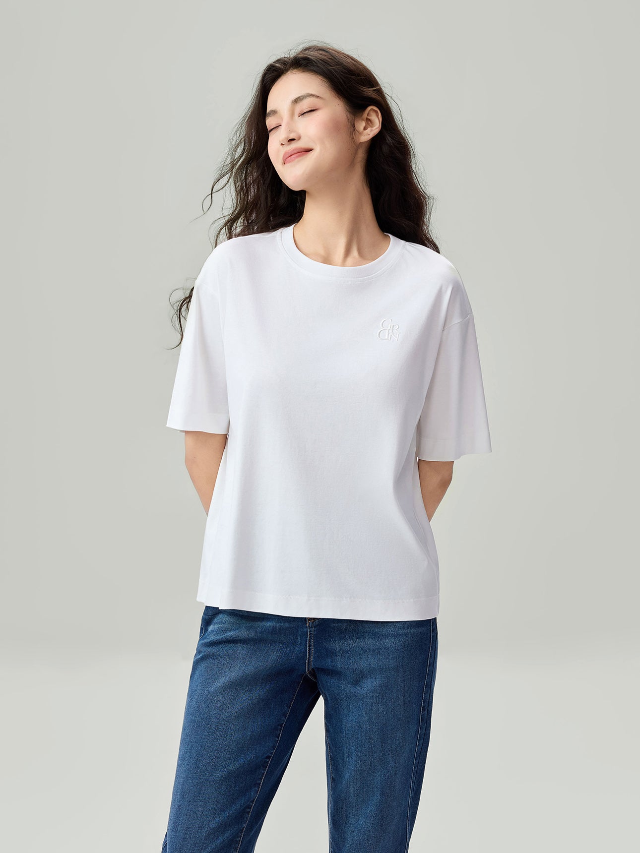 SG_05326219002_RW01_3_0_6_1290_1720.jpg;color:Signature White