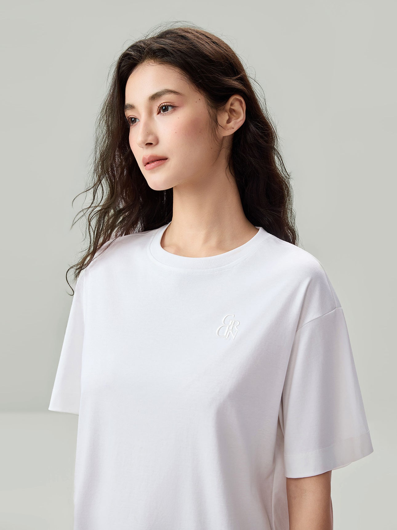 SG_05326219002_RW01_3_0_7_1290_1720.jpg;color:Signature White