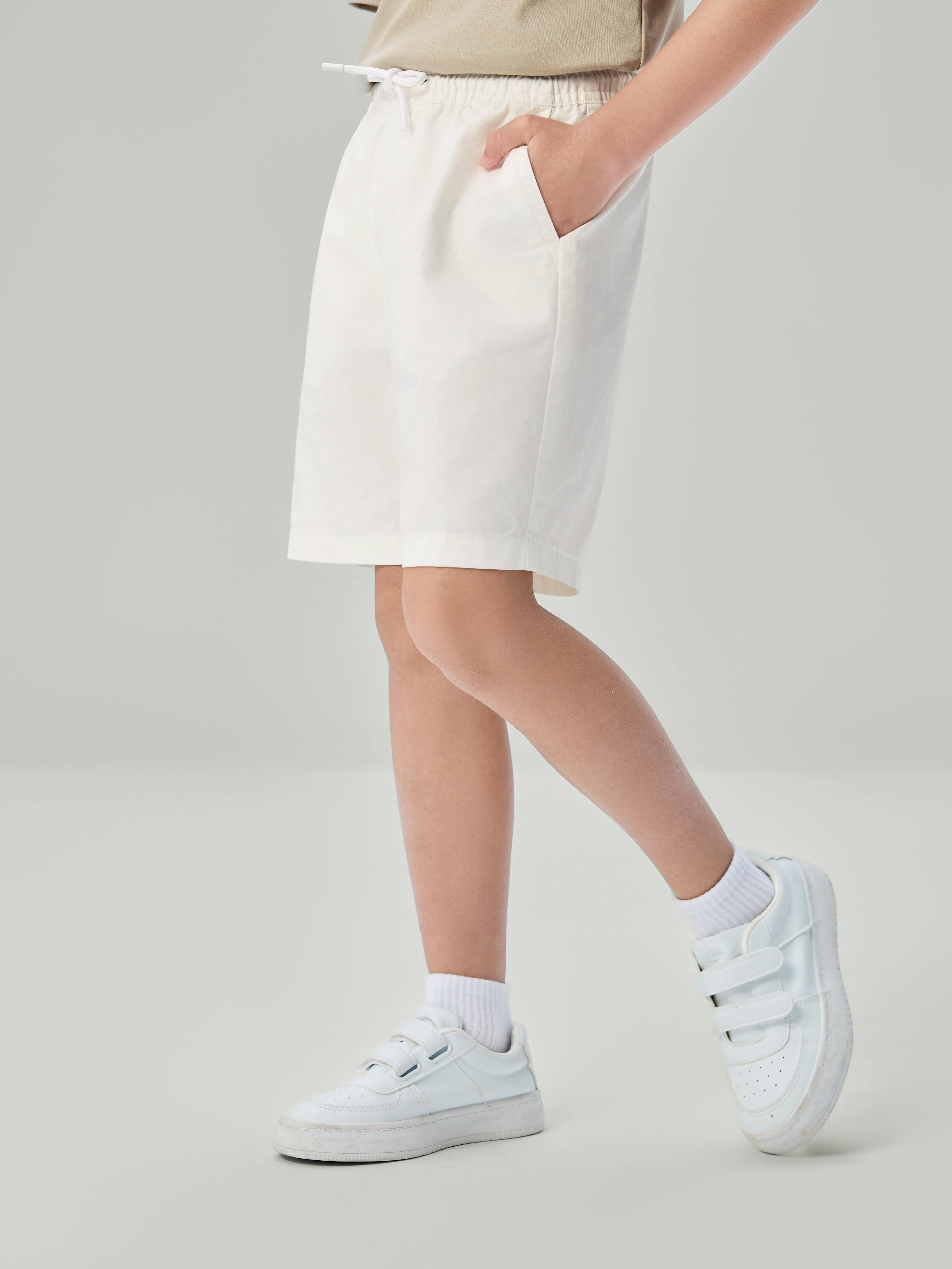 SG_03106240001_RW01_3_1_2_1290_1720.jpg;color:Signature White