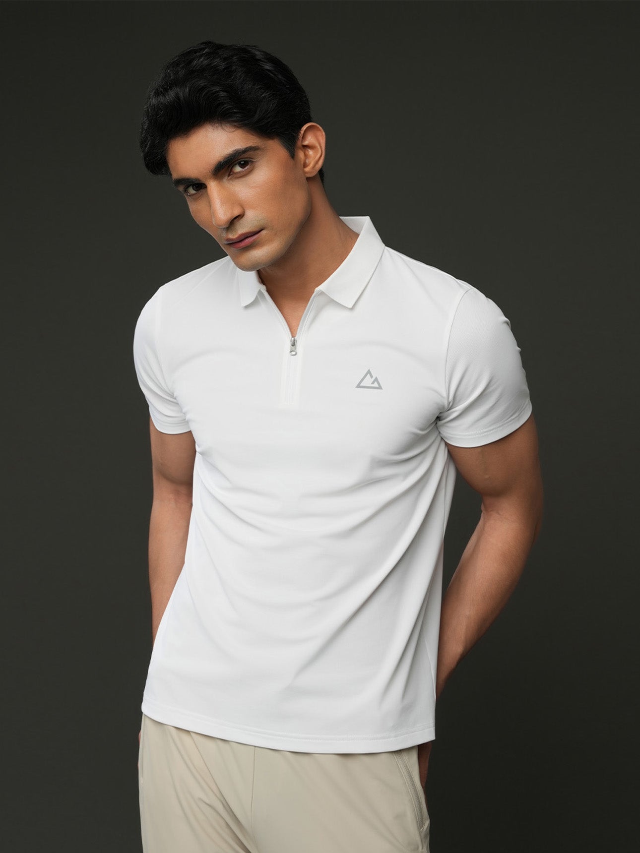 SG_01016279002_RW01_3_1_2_1290_1720.jpg;color:Signature White