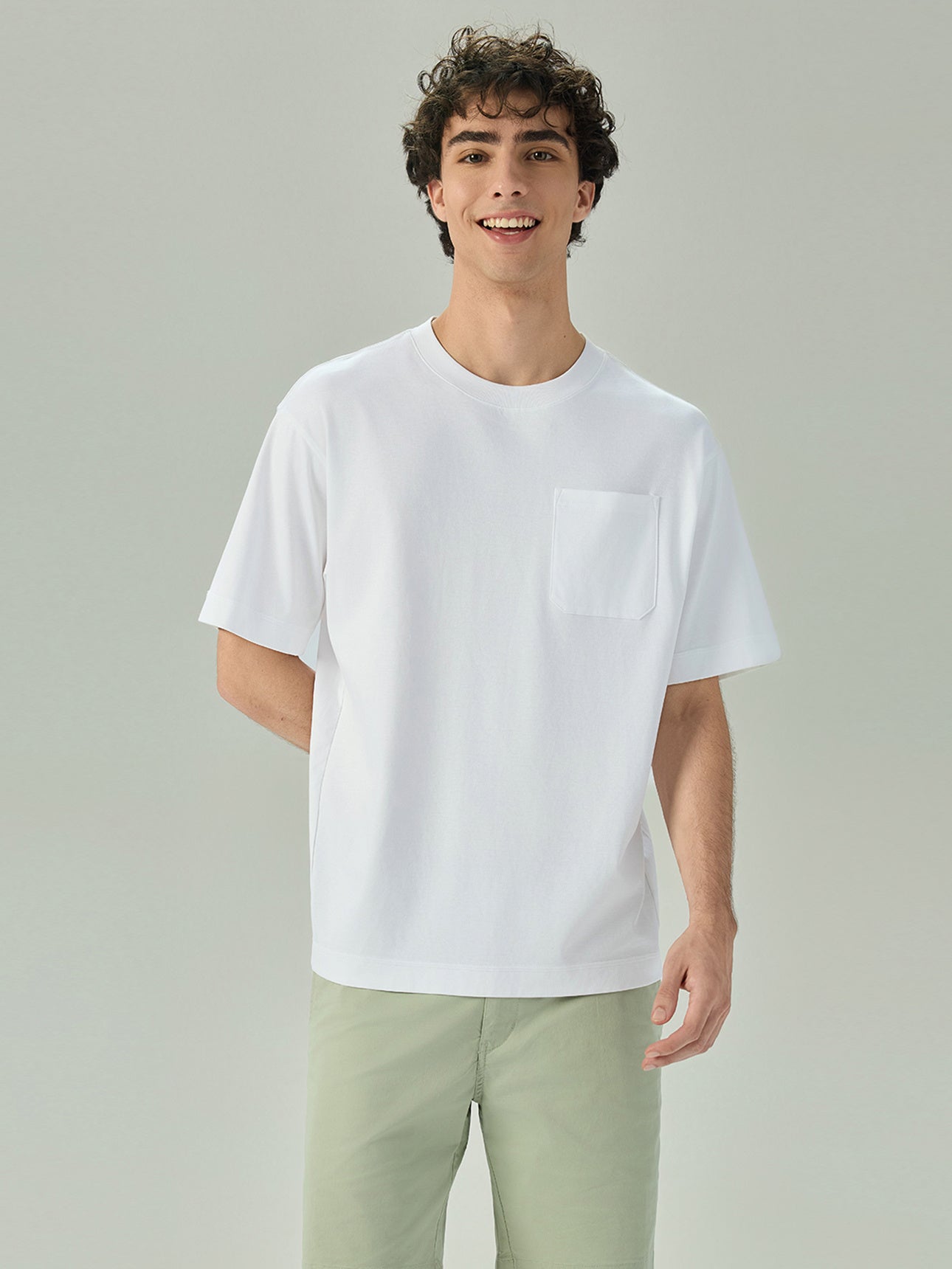 SG_01026351001_RW01_3_1_2_1290_1720.jpg;color:Signature White