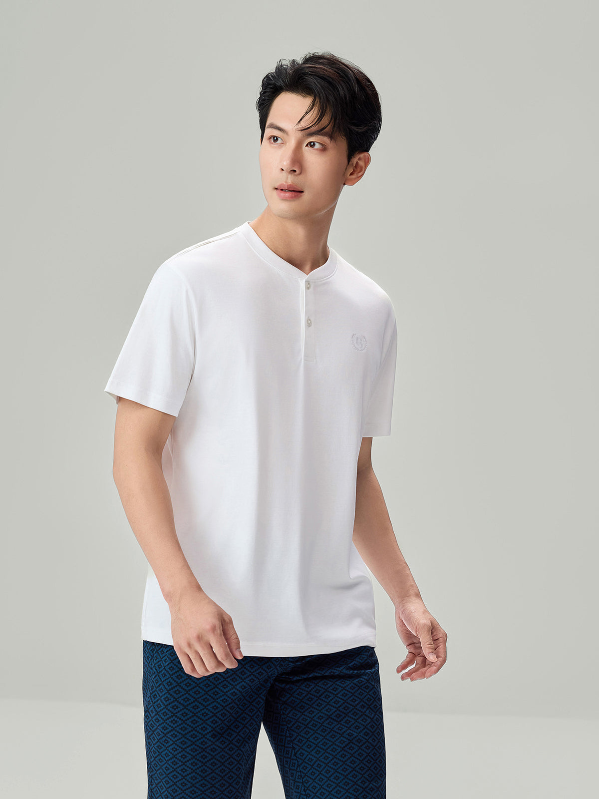SG_01026246002_RW01_3_1_2_1290_1720.jpg;color:Signature White