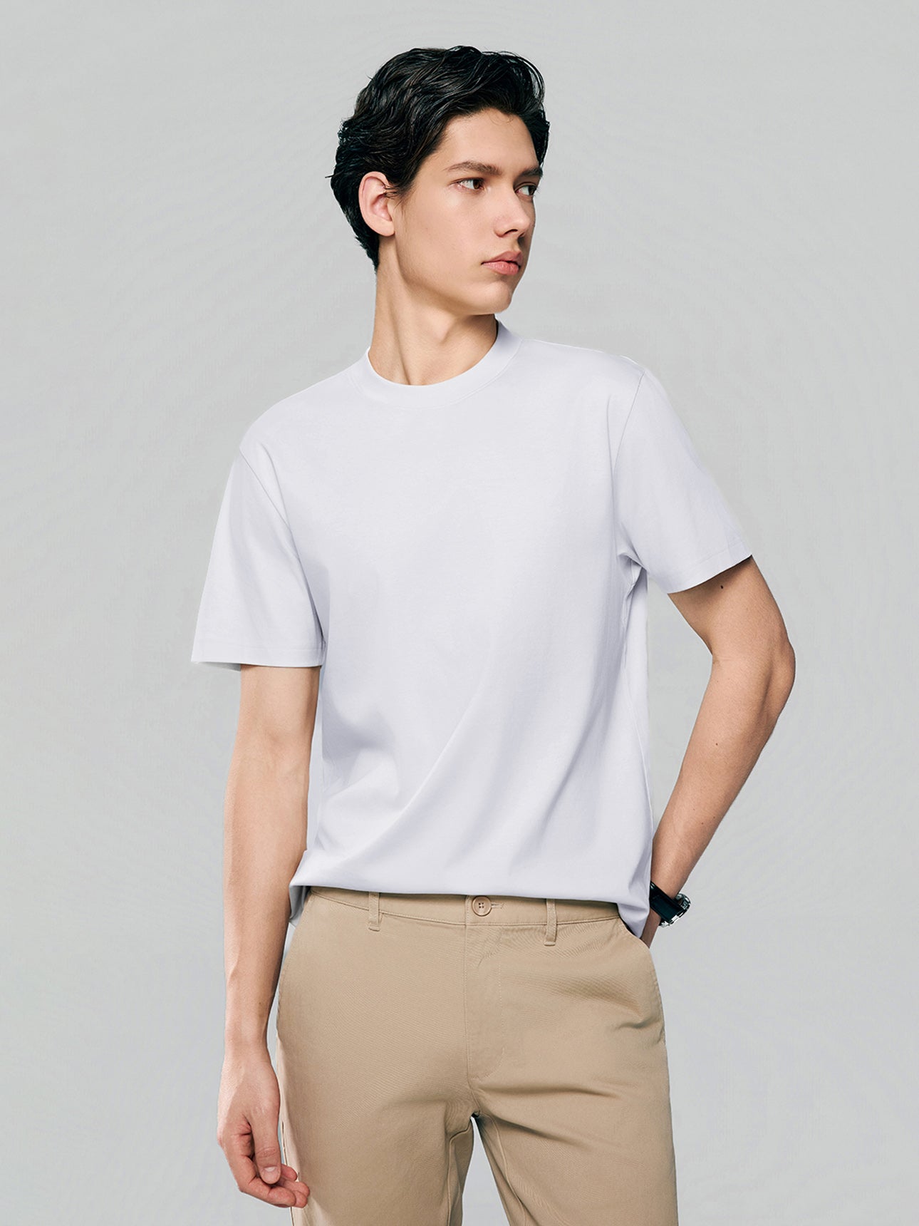 SG_01026215002_RW01_3_1_3_1290_1720.jpg;color:Signature White