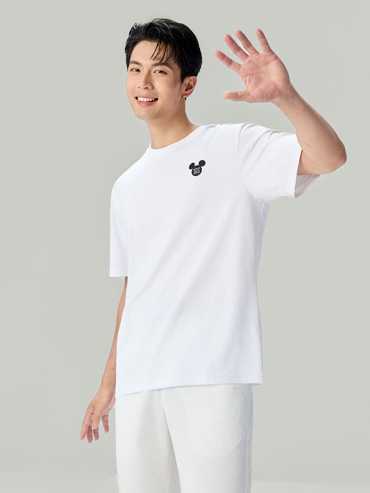 SG_01096034001_RW01_3_1_3_1290_1720.jpg;color:Signature White