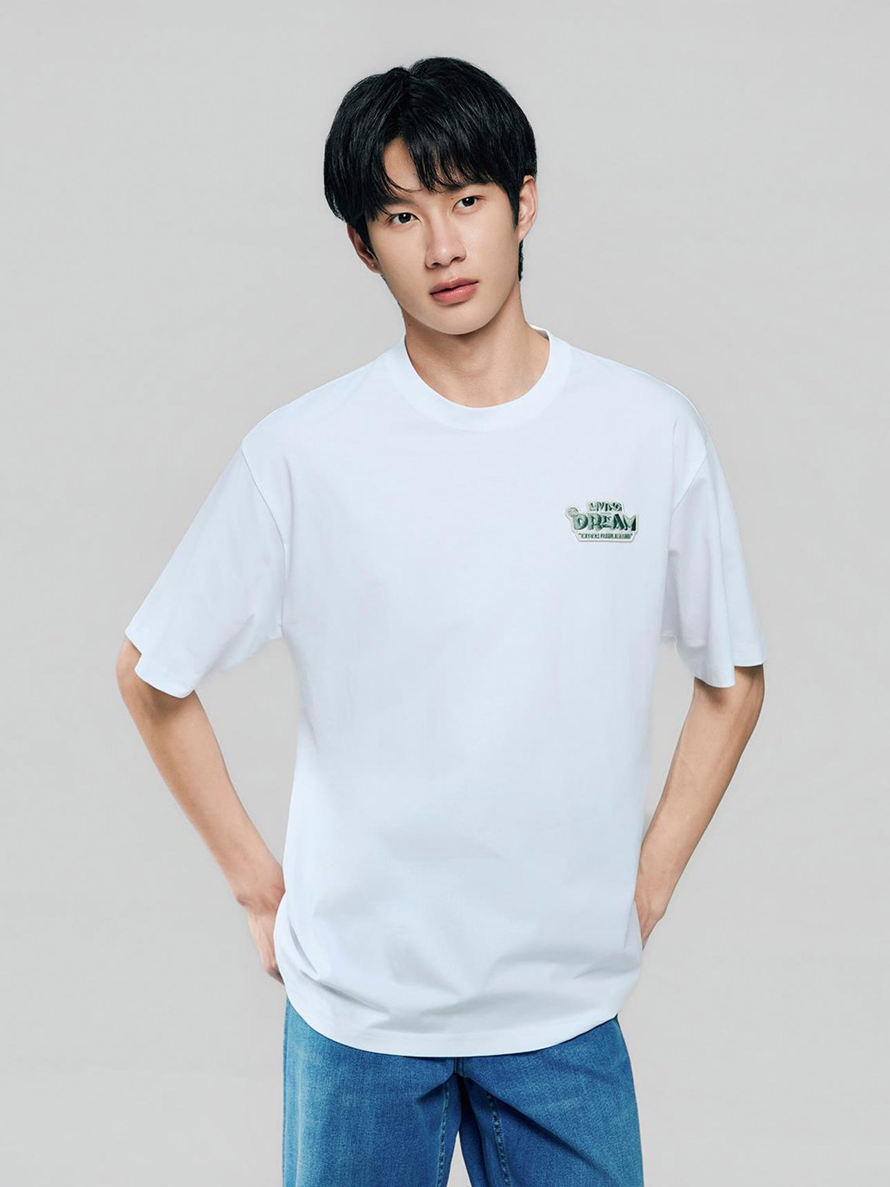 SG_01096002002_RW01_3_1_3_1290_1720.jpg;color:Signature White