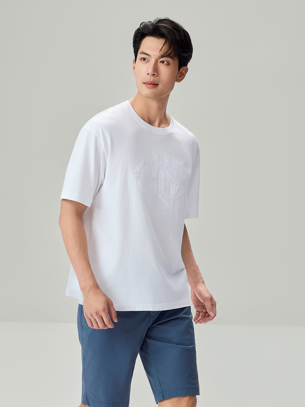 SG_01096146001_RW01_3_1_4_1290_1720.jpg;color:Signature White 