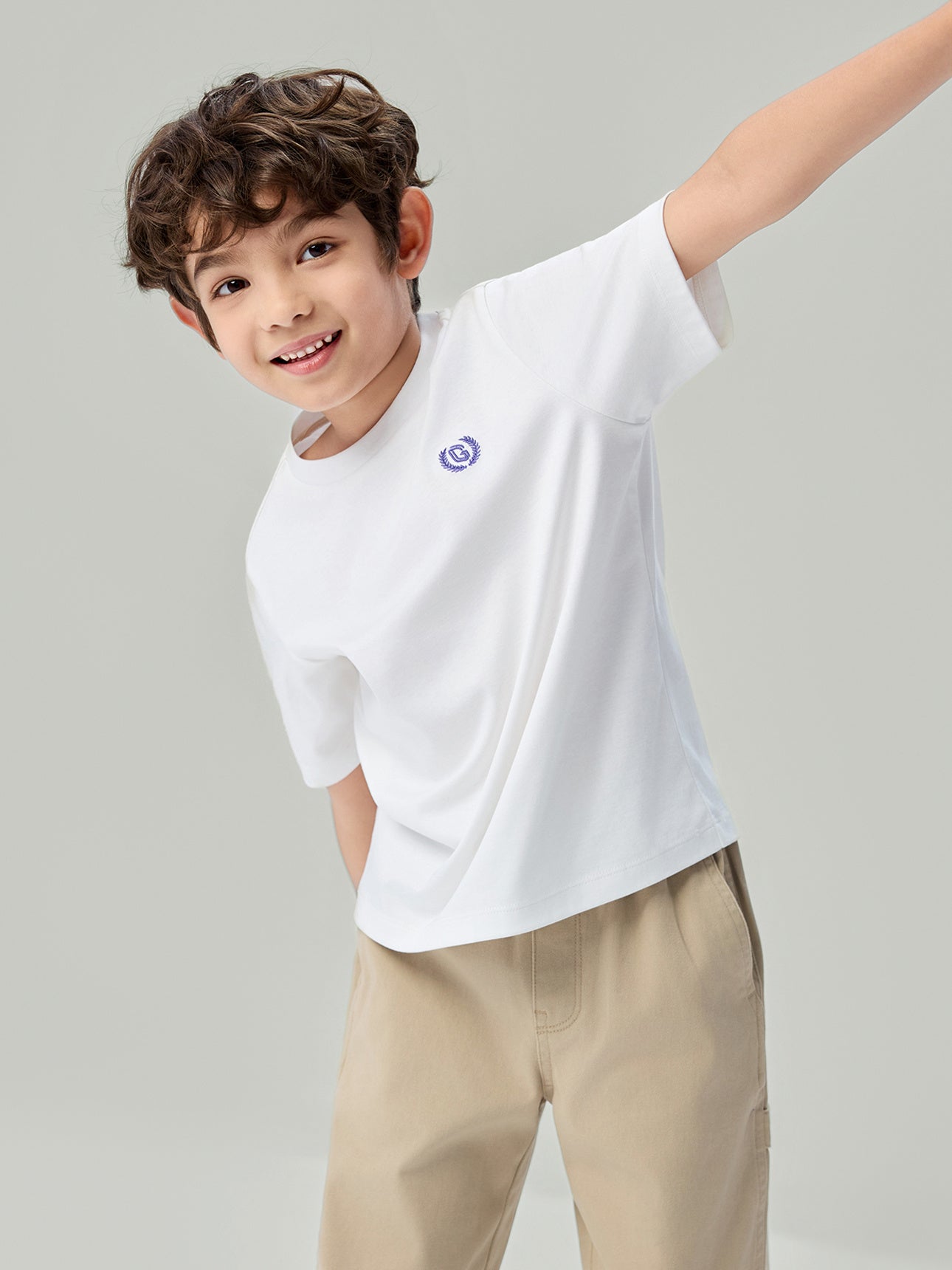 SG_03026802001_RW01_3_1_4_1290_1720.jpg;color:Signature White
