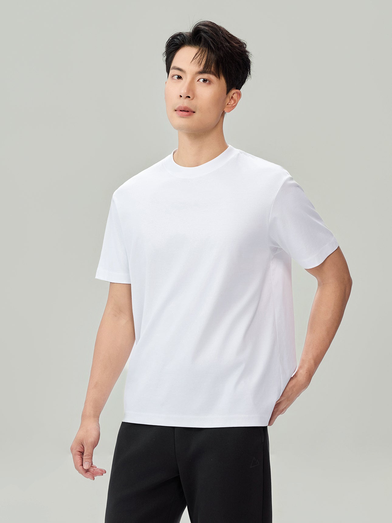 SG_01026340001_RW01_3_1_4_1290_1720.jpg;color:Signature White