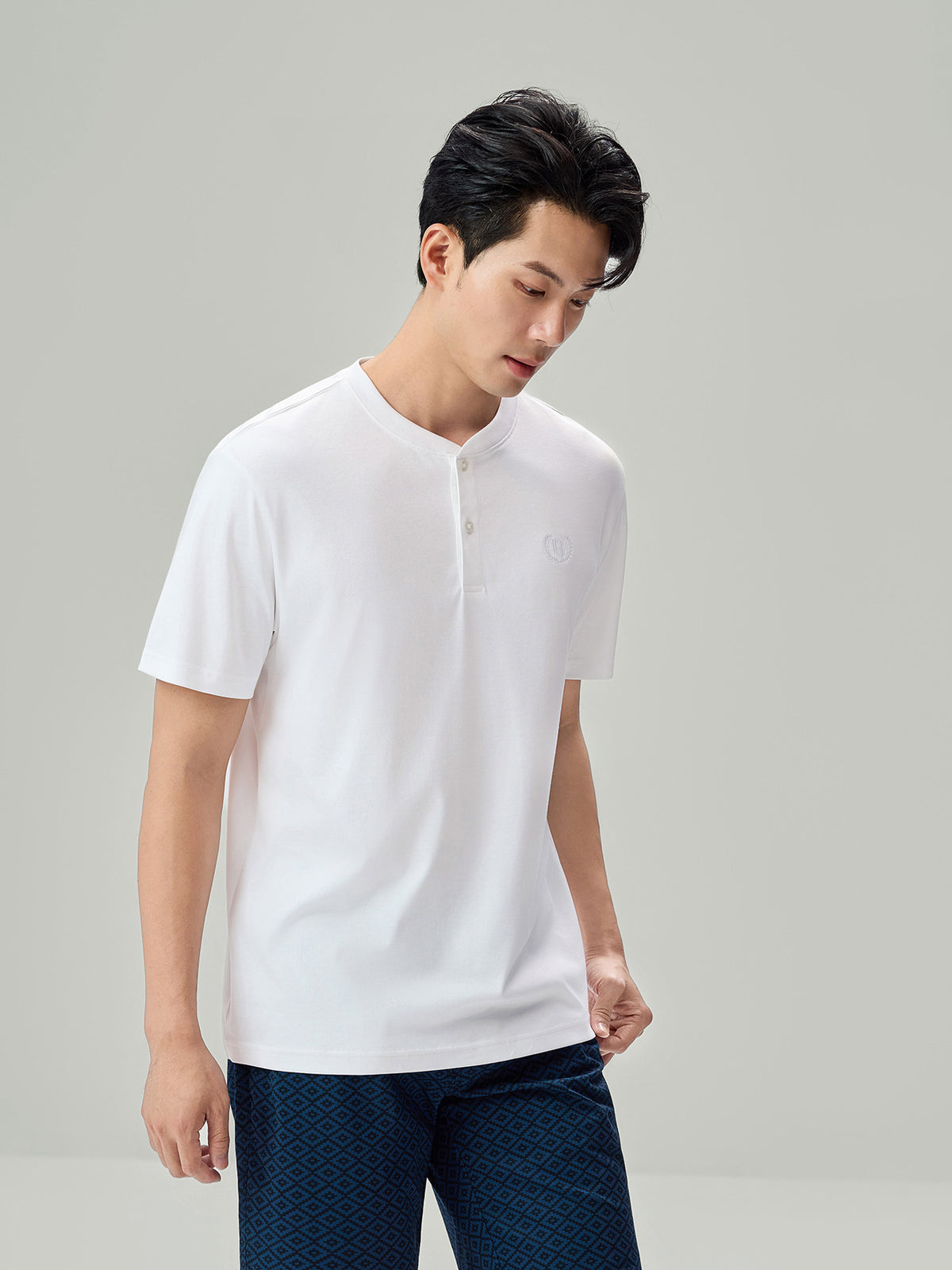 SG_01026246002_RW01_3_1_5_1290_1720.jpg;color:Signature White