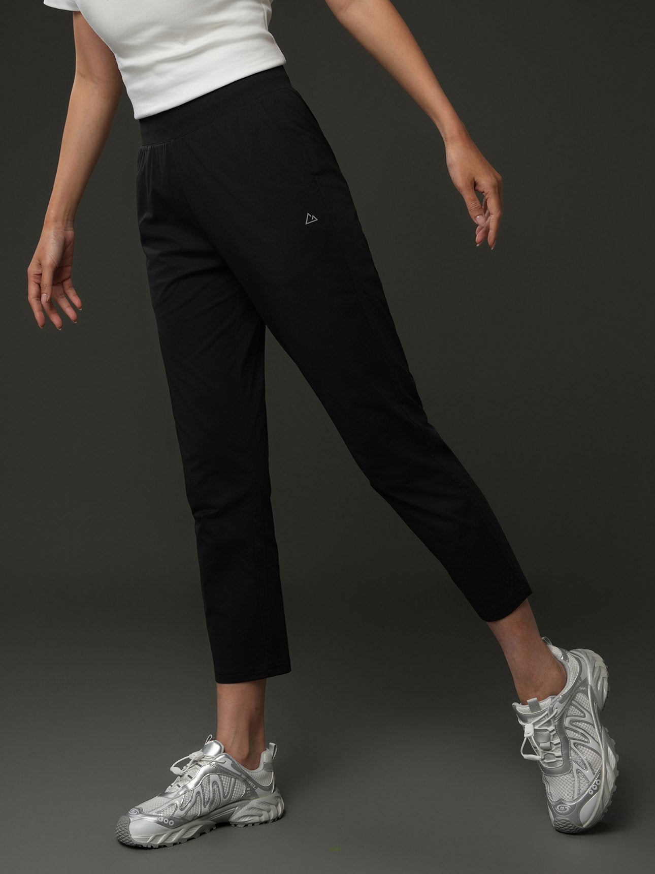 SG_05426160001_RW09_3_0_4_1290_1720.jpg;color:Signature Black