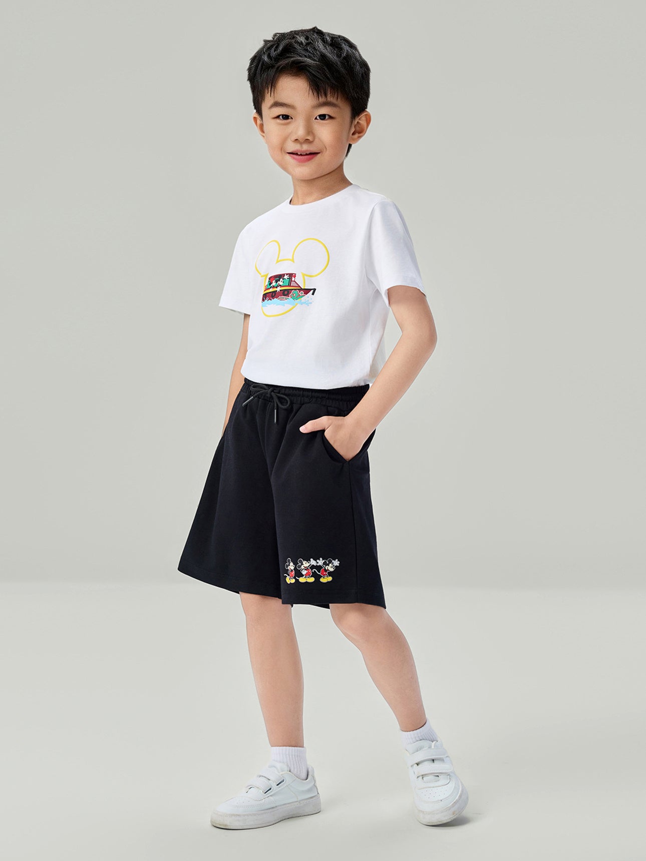 SG_03106302001_RW09_3_1_1_1290_1720.jpg;color:Signature Black