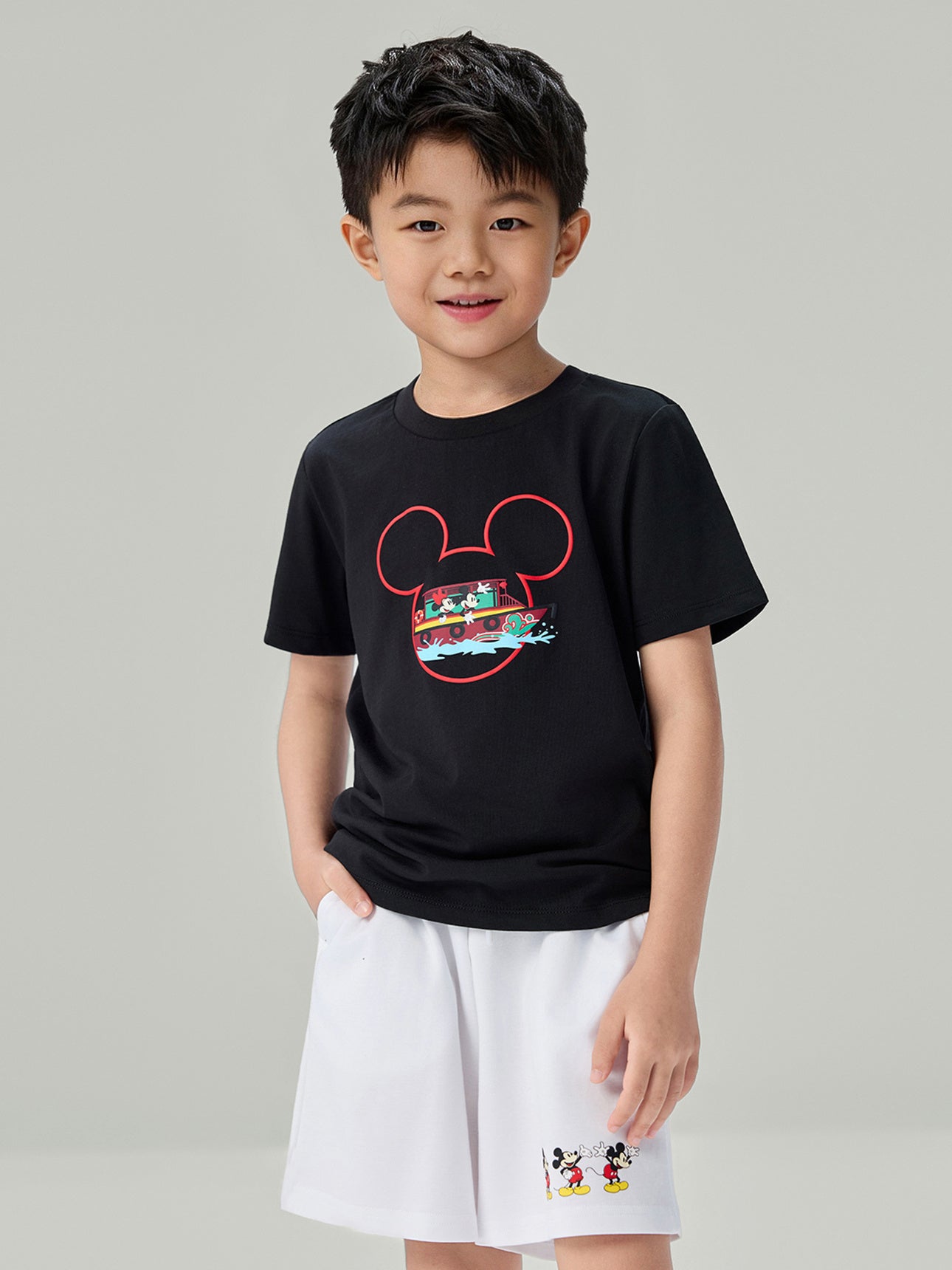 SG_03086372001_RW09_3_1_3_1290_1720.jpg;color:Signature Black