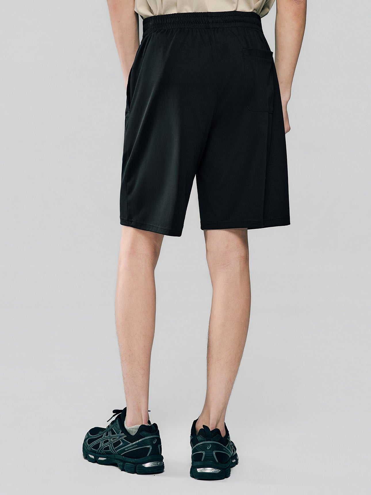 SG_01106410002_RW09_3_1_4_1290_1720.jpg;color:Signature Black