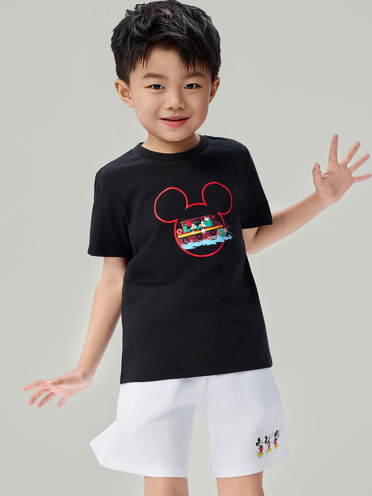 SG_03086372001_RW09_3_1_4_1290_1720.jpg;color:Signature Black