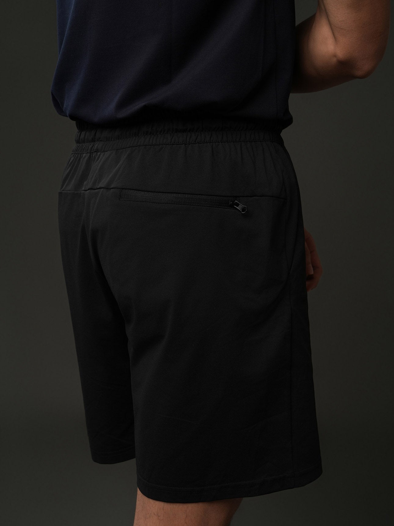 SG_01106413001_RW09_3_1_5_1290_1720.jpg;color:Signature Black