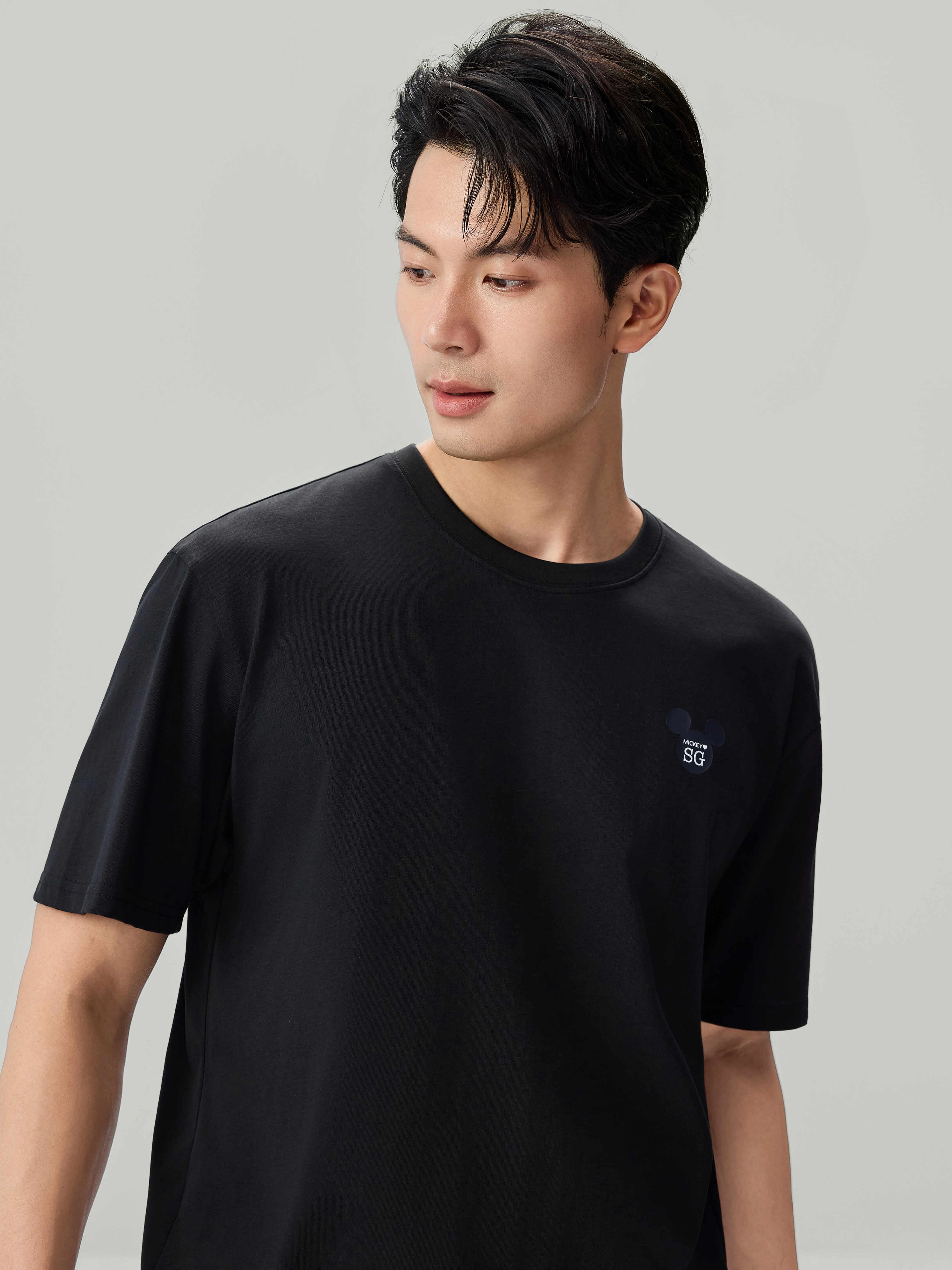 SG_01096034001_RW09_3_1_5_1290_1720.jpg;color:Signature Black