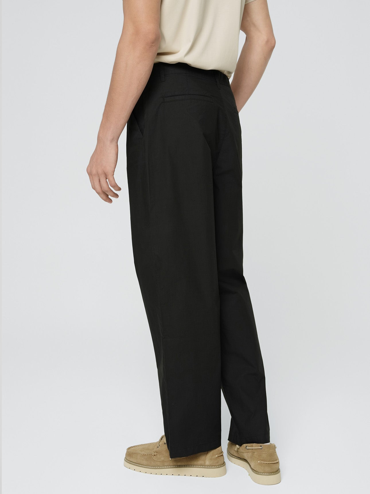 SG_01116245002_RW09_3_1_5_1290_1720.jpg;color:Signature Black