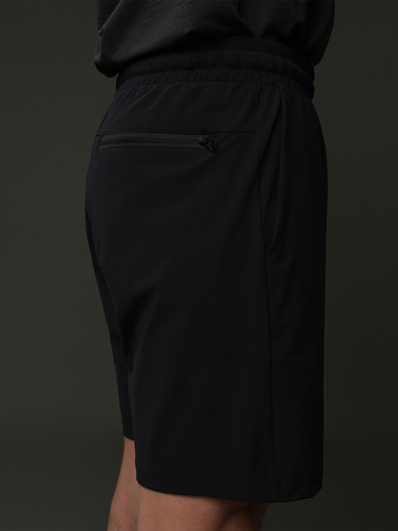 SG_01106408001_RW09_3_1_5_1290_1720.jpg;color:Signature Black