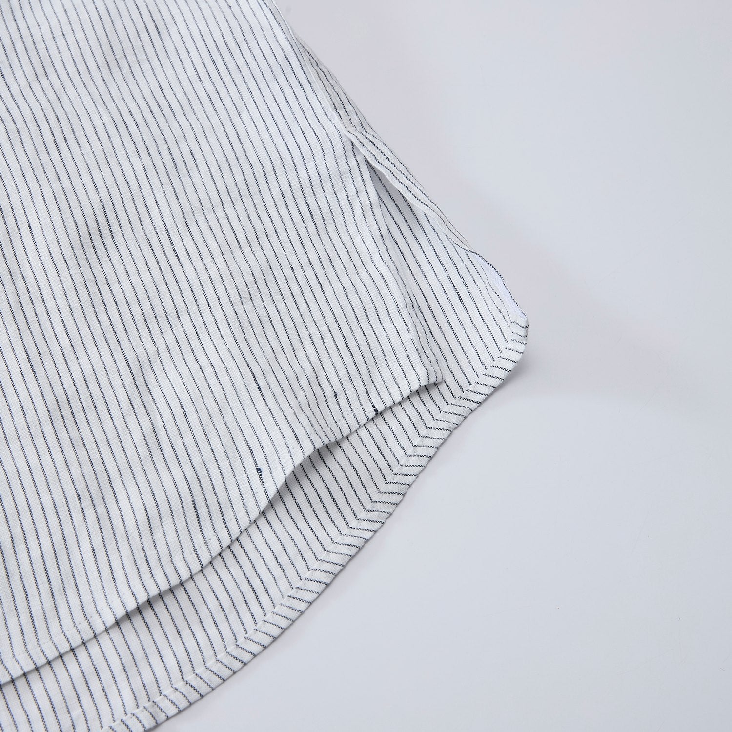 SG_12046321001_RW70_1_2_8_1500_1500.jpg;color:White x Grey Stripes