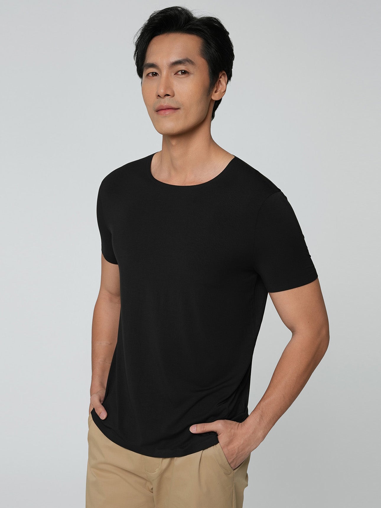 SG_01246101001_RW70_3_1_2_1290_1720.jpg;color:Signature White + Signature Black