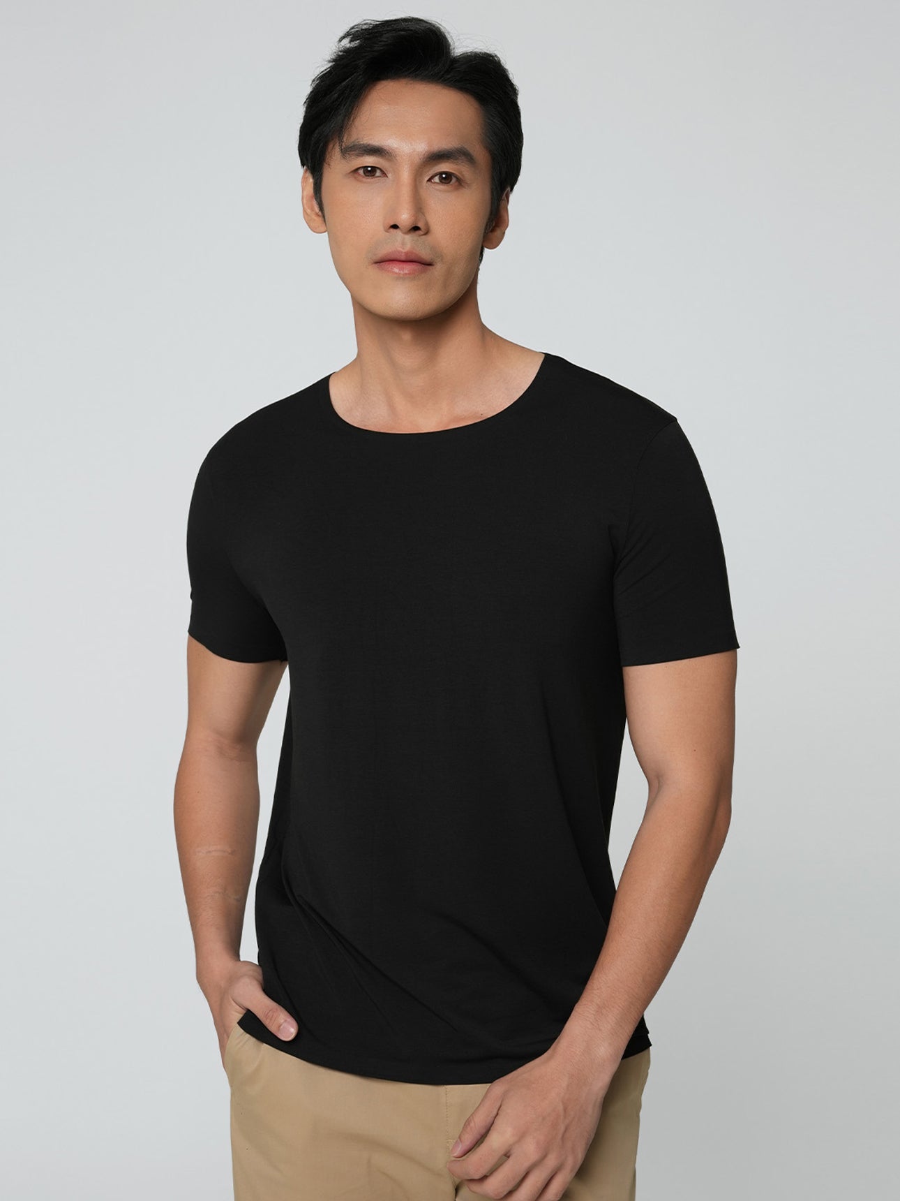 SG_01246101001_RW70_3_1_3_1290_1720.jpg;color:Signature White + Signature Black