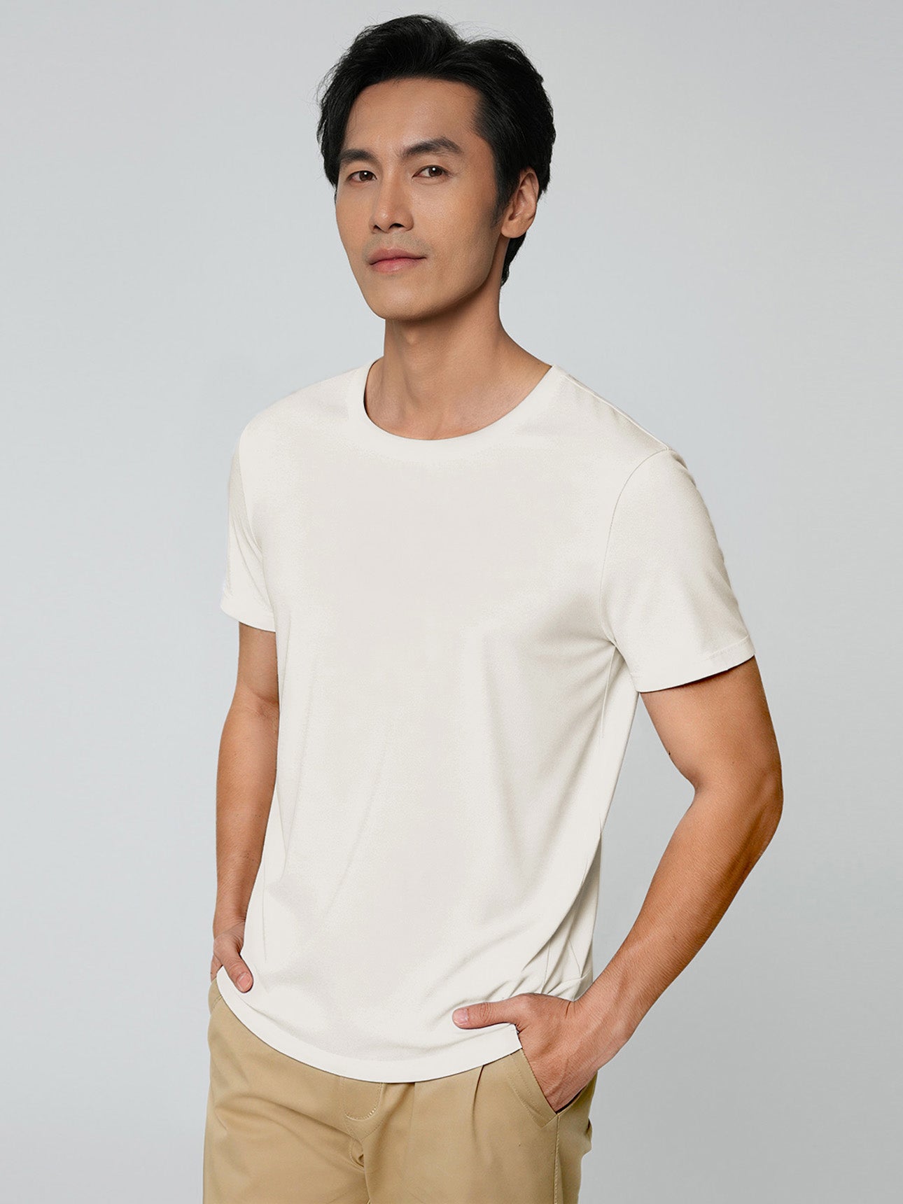 SG_01246101001_RW70_3_1_5_1290_1720.jpg;color:Signature White + Signature Black