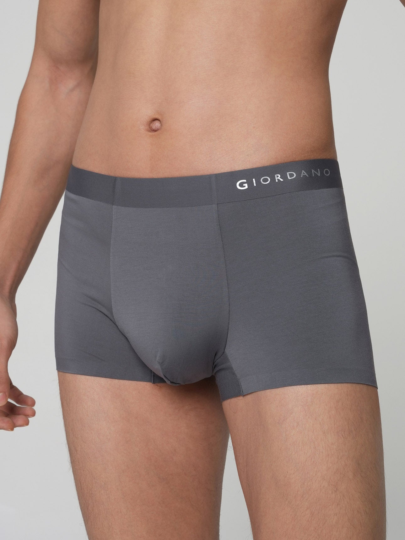 SG_01176021001_RW71_3_1_4_1290_1720.jpg;color:Light Grey x Dark Grey x Signature Black