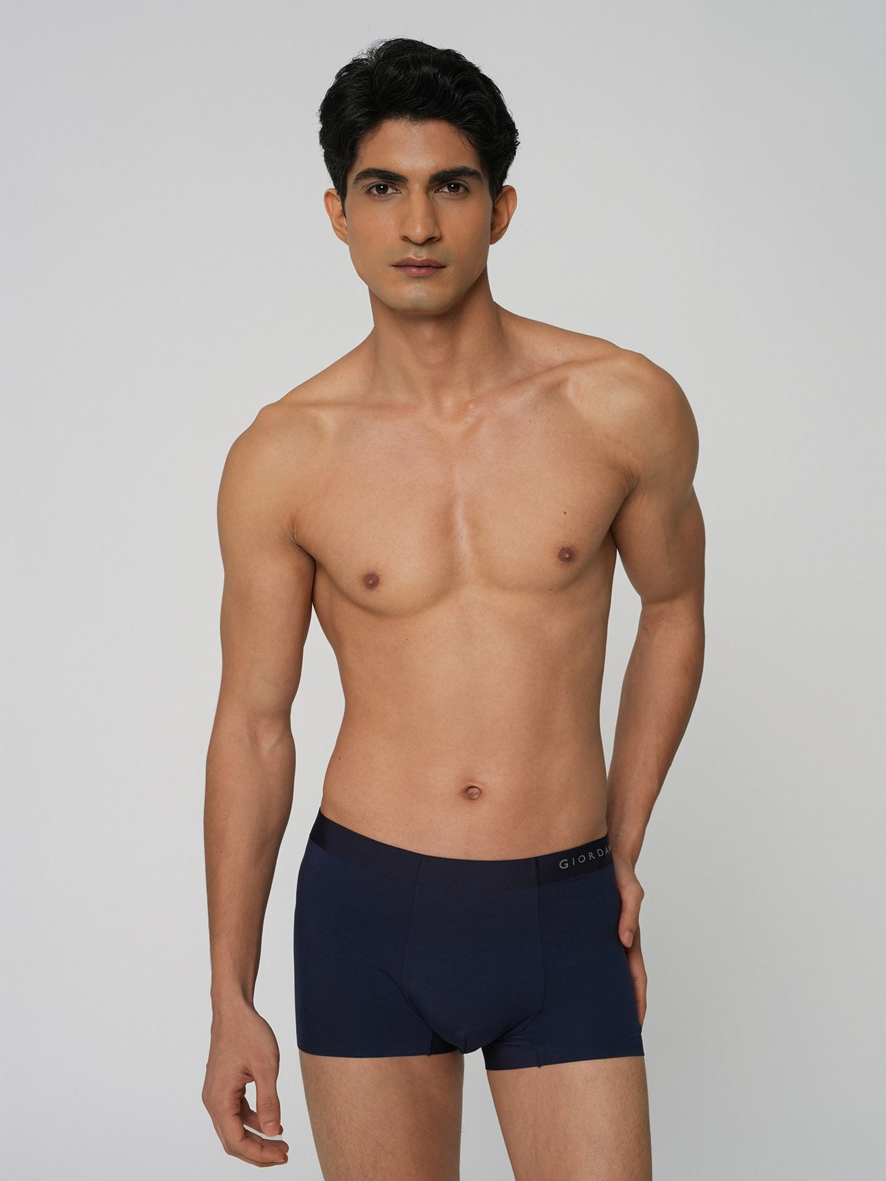 SG_01176021001_RW73_3_1_2_1290_1720.jpg;color:Signature Red x Signature Navy x Signature Black 