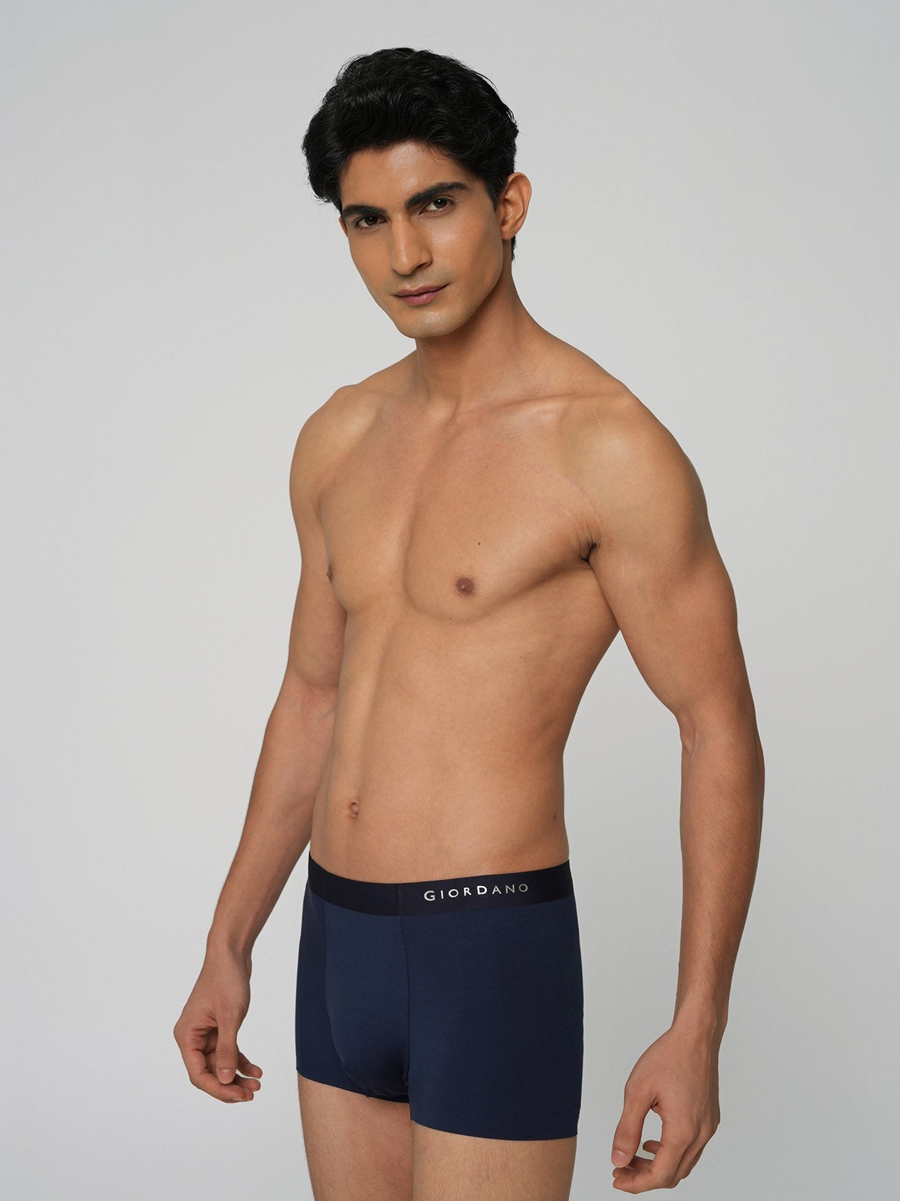 SG_01176021001_RW73_3_1_3_1290_1720.jpg;color:Signature Red x Signature Navy x Signature Black 