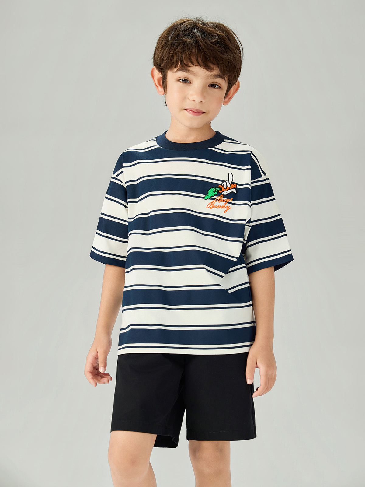 SG_03086362001_RW80_3_1_3_1290_1720.jpg;color:Signature Navy x Snow White