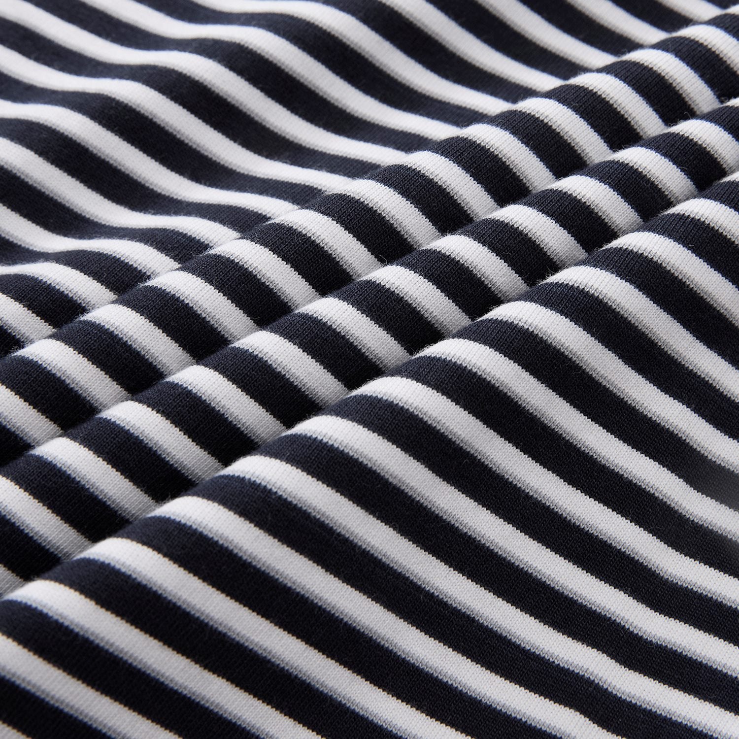 SG_12326219001_RW81_1_2_9_1500_1500.jpg;color:Signature Navy Stripes