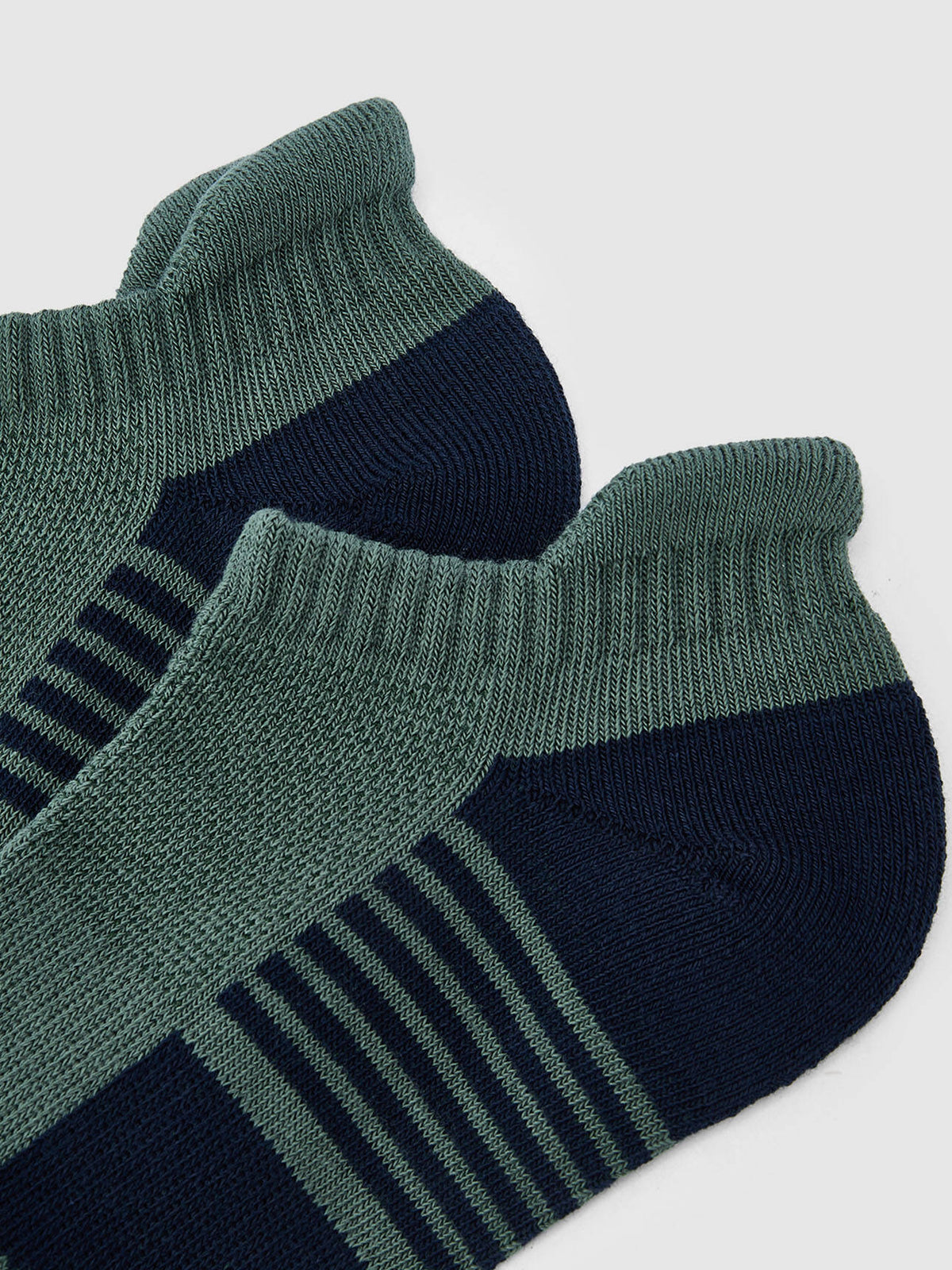 SG_01156124001_RW82_4_2_2_1290_1720.jpg;color:Tamarack Green/Signature Navy