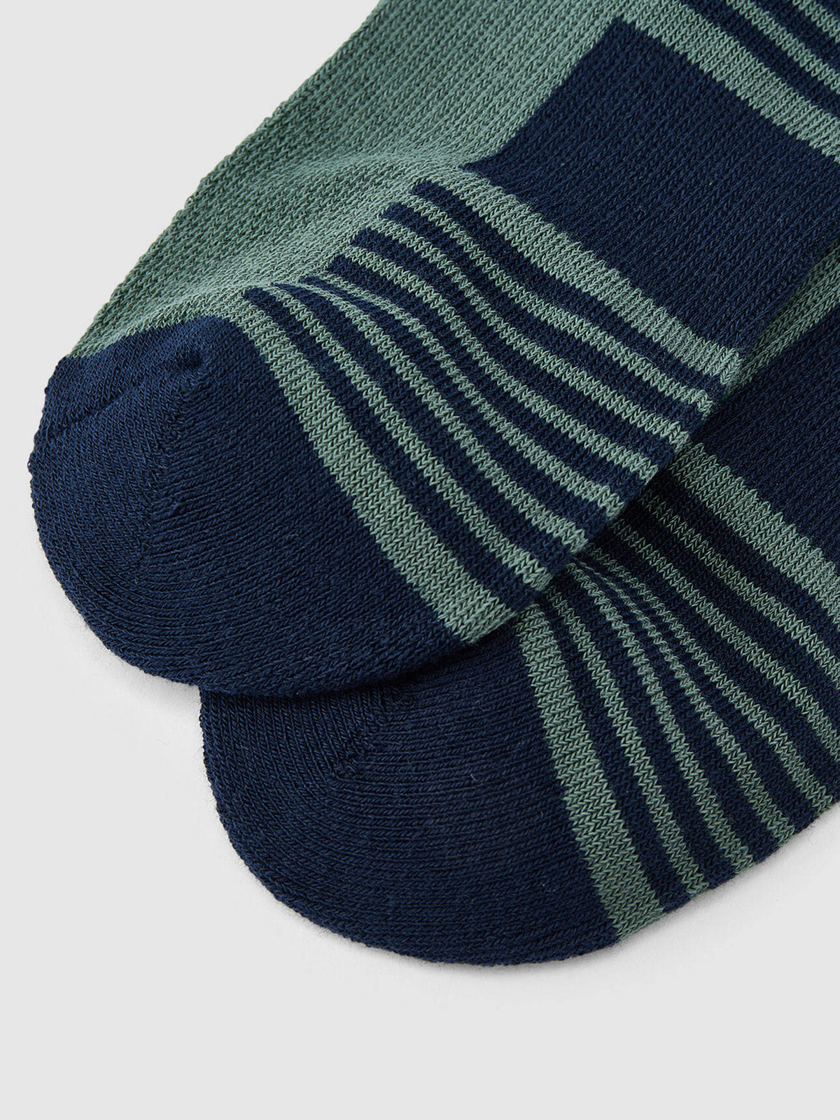 SG_01156124001_RW82_4_2_5_1290_1720.jpg;color:Tamarack Green/Signature Navy