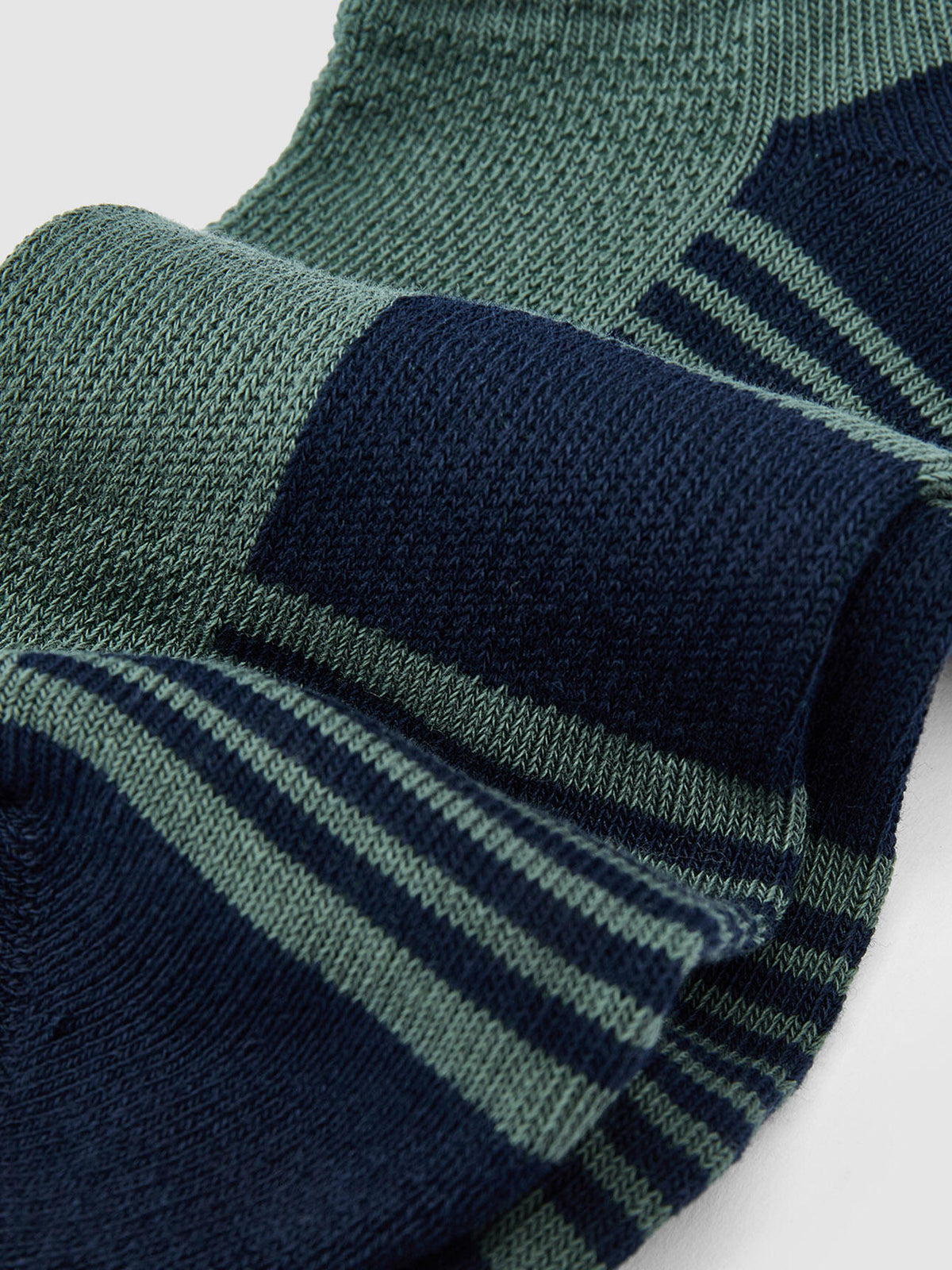 SG_01156124001_RW82_4_2_6_1290_1720.jpg;color:Tamarack Green/Signature Navy